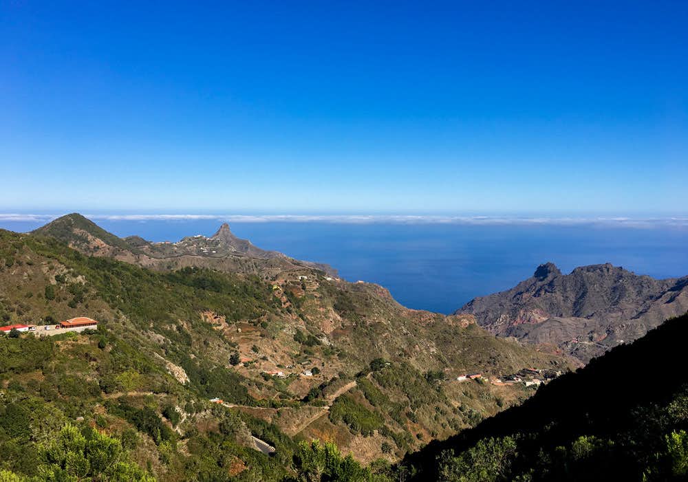 Anaga Gebirge - weite Ausblicke über die Höhenzüge mit versteckten Gebirgsdörfern