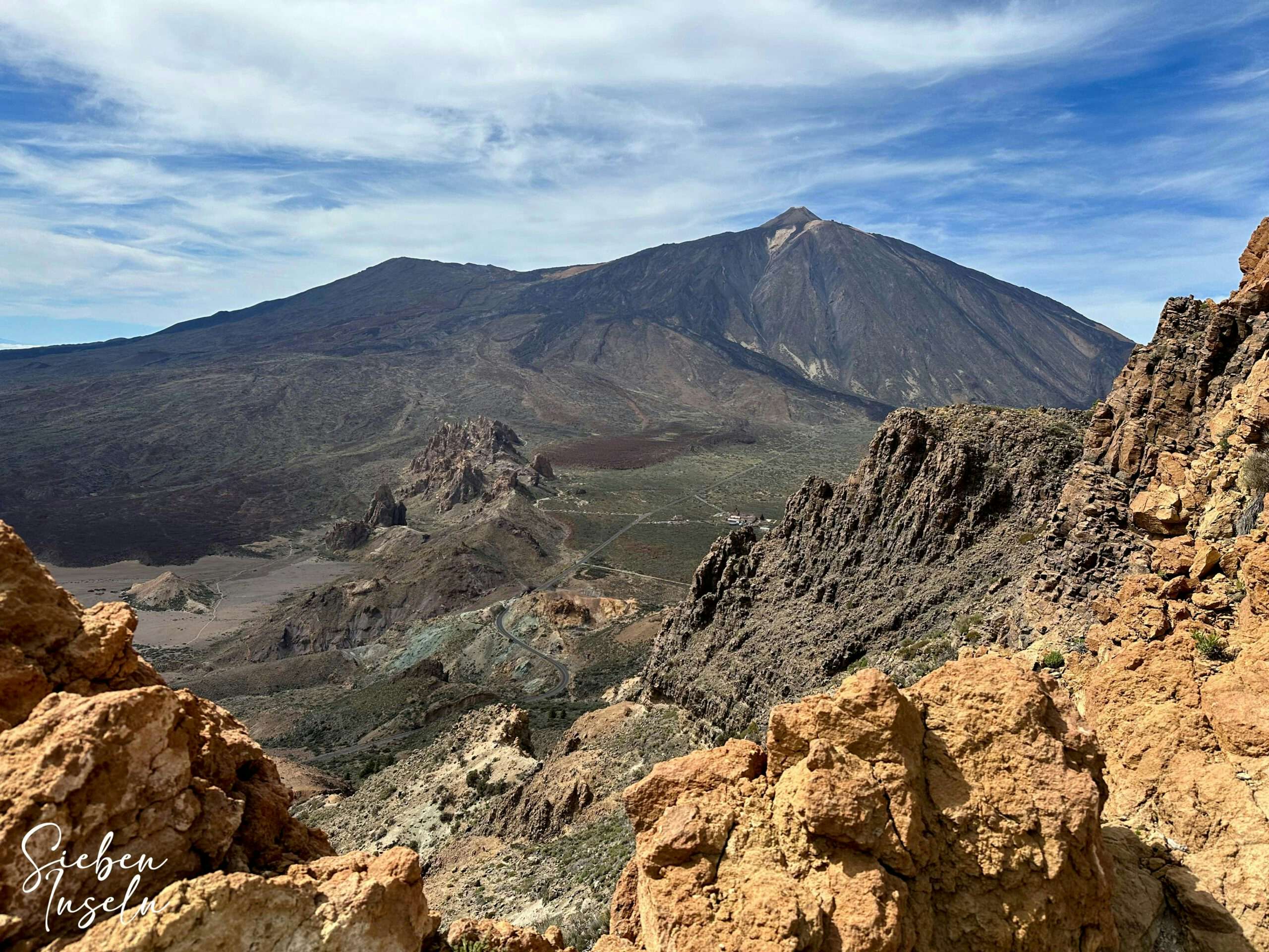 Blick von der Cresta de Las Cañadas Richtung Teide und hinunter in die Caldera