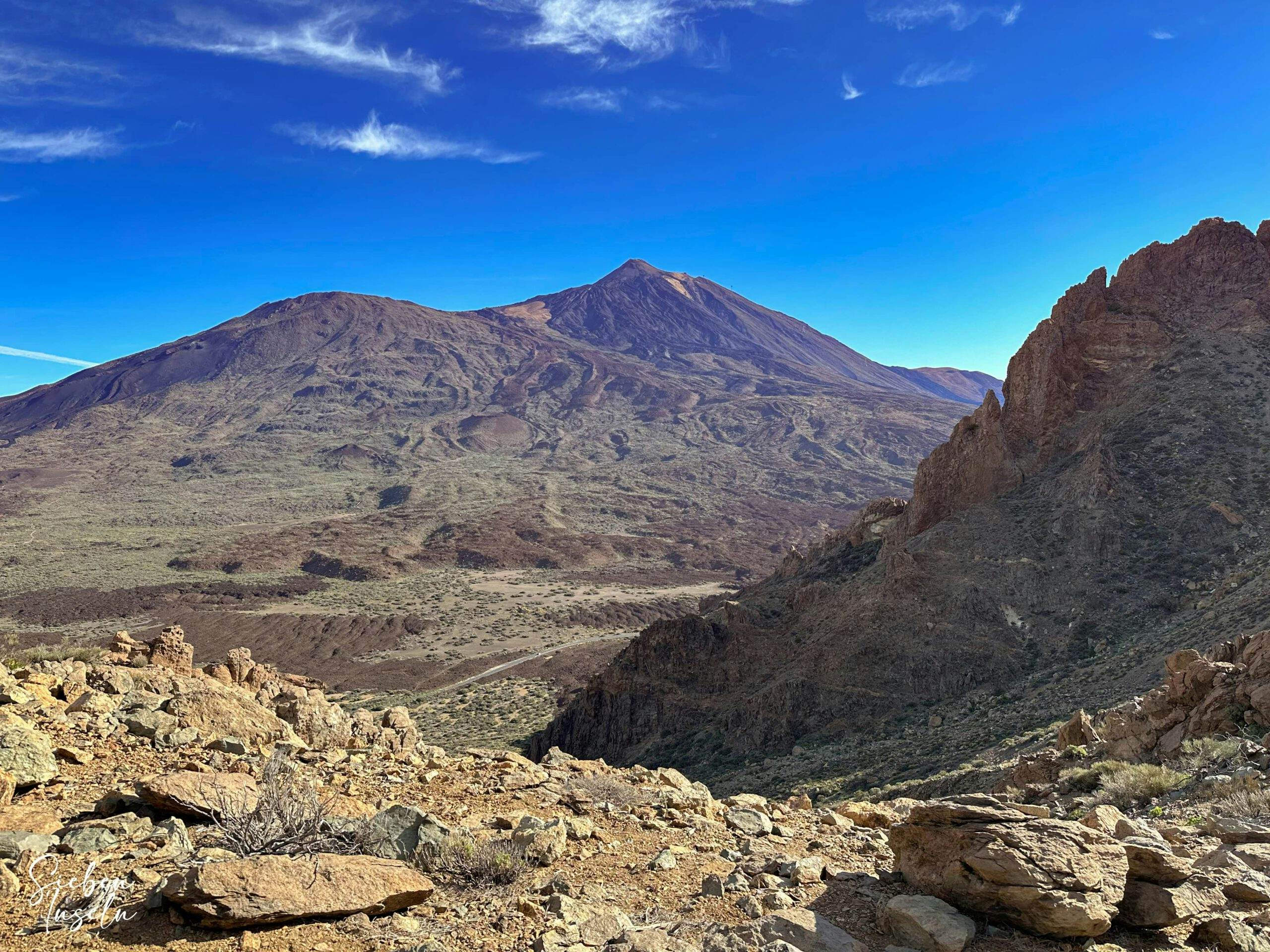 Blick von der Cresta de Las Cañadas auf den Teide und den Pico Viejo
