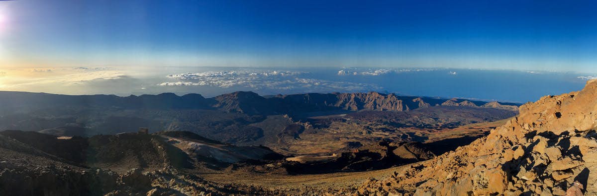 Blick vom Pico del Teide auf die Caldera. Teideumgebung im Panorama Blick