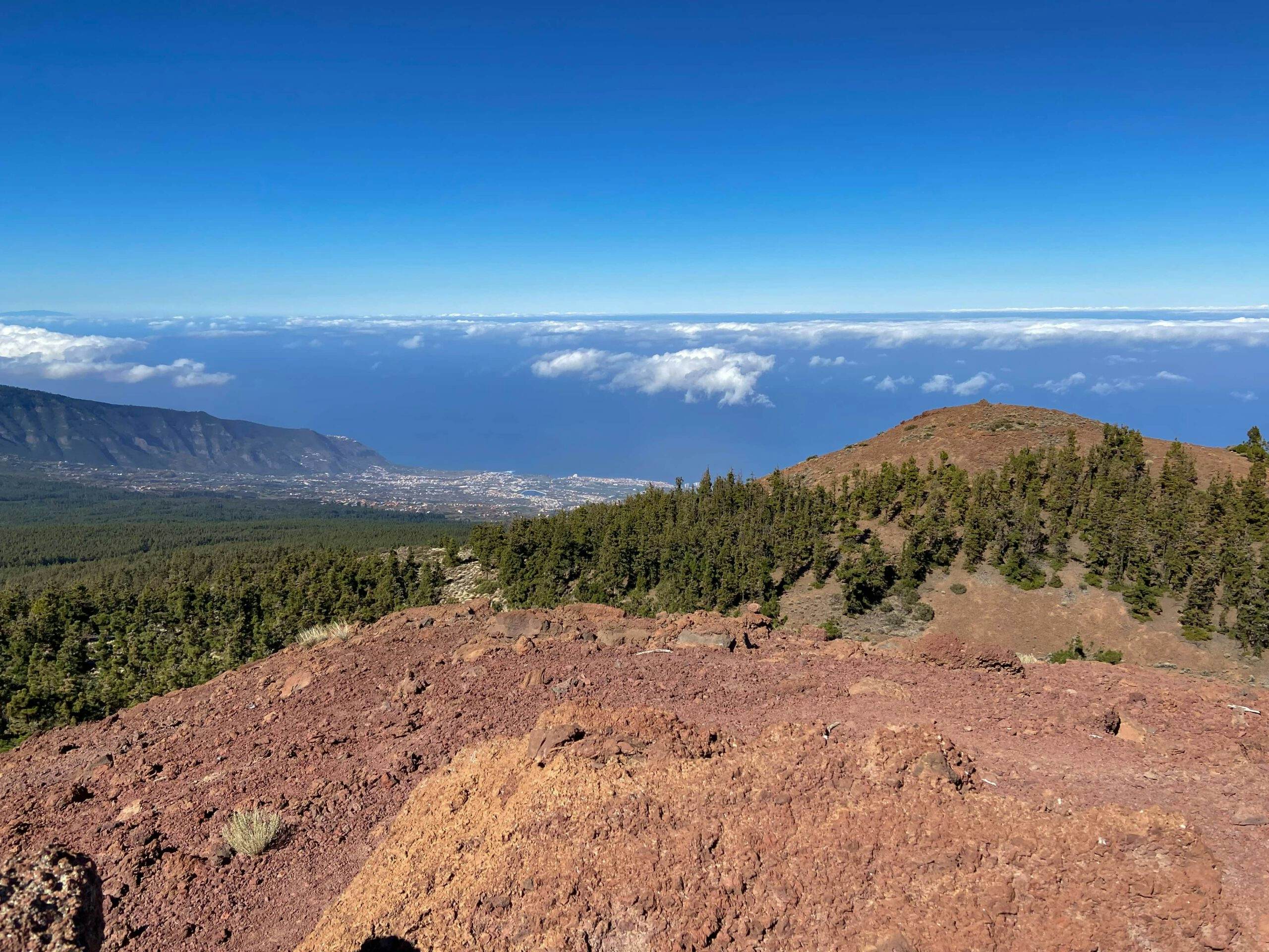 Blick von der Montaña Limón - der Weiterweg führt auf den vorgelagerten Gipfel