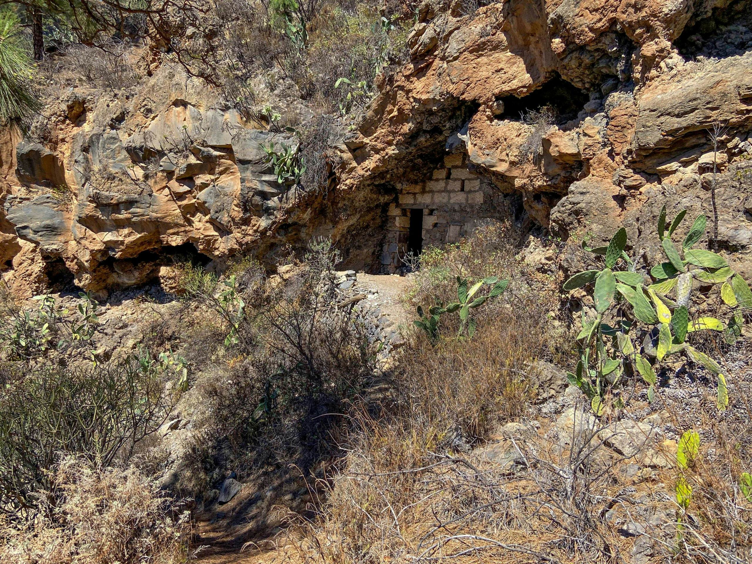 gemauerte Überreste der Galería Barranco El Río