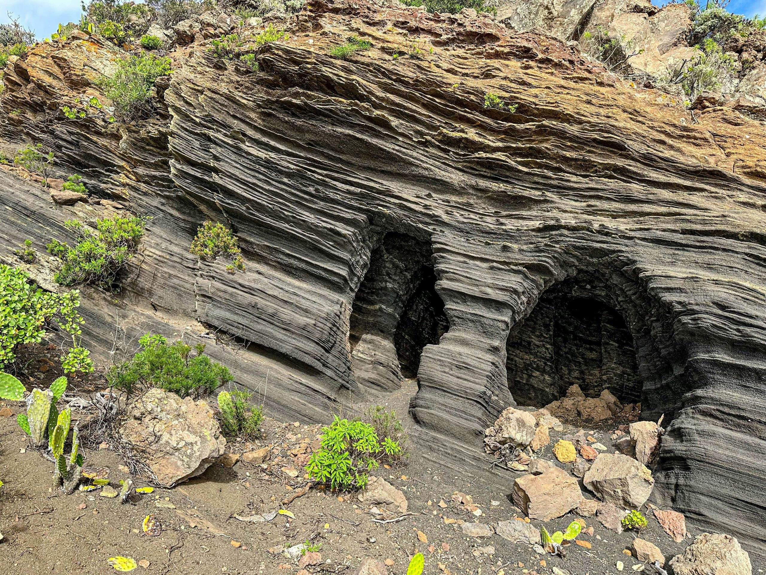 Höhlen am Wegesrand - Pico Igonse